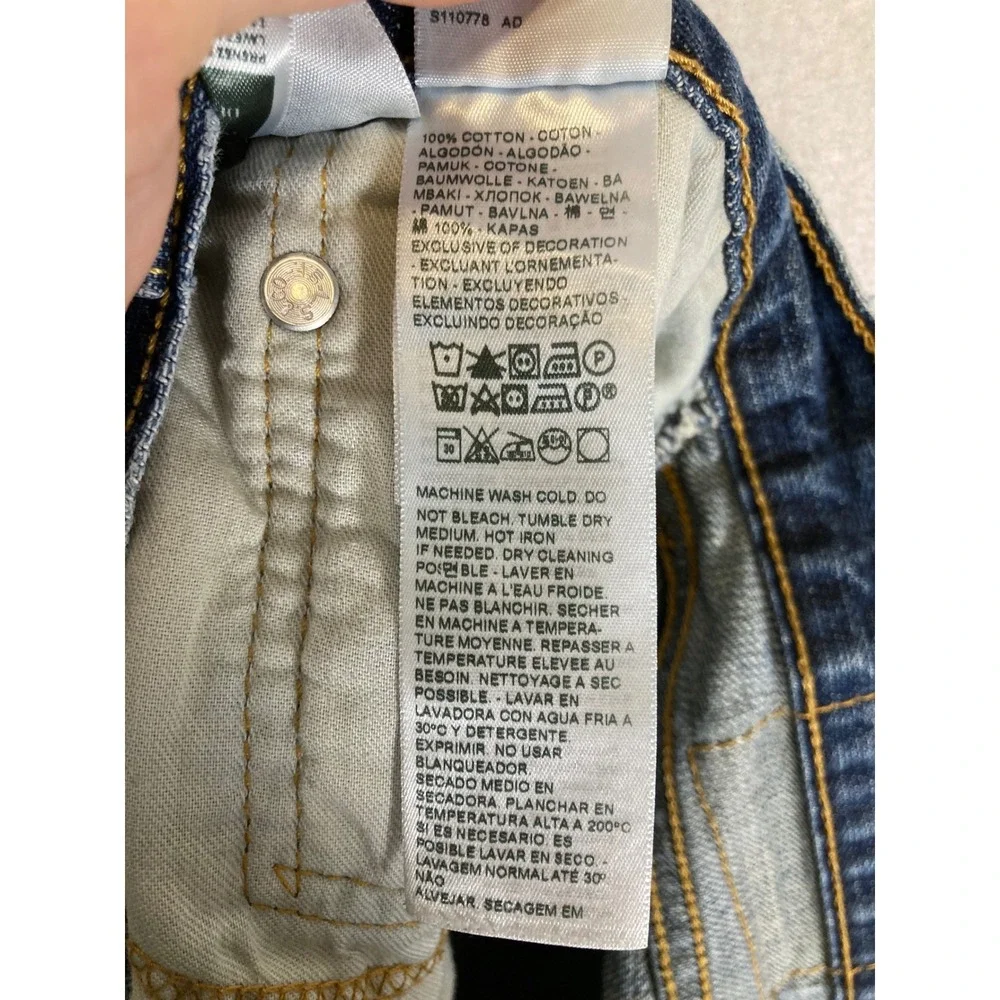 Levis these levi